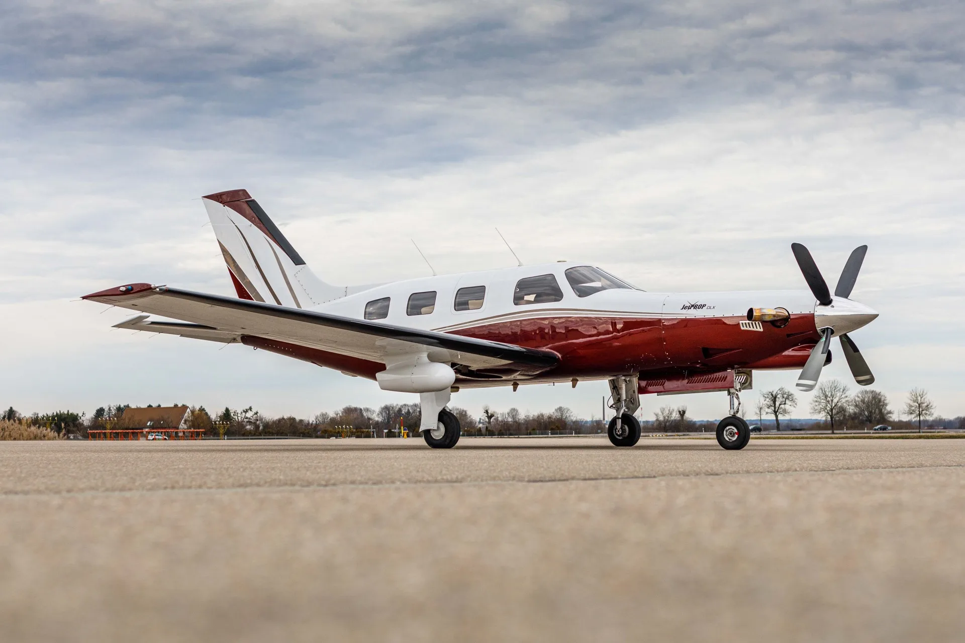 Exterior view of a 1996 Piper pa46 jetprop dlx off market.
