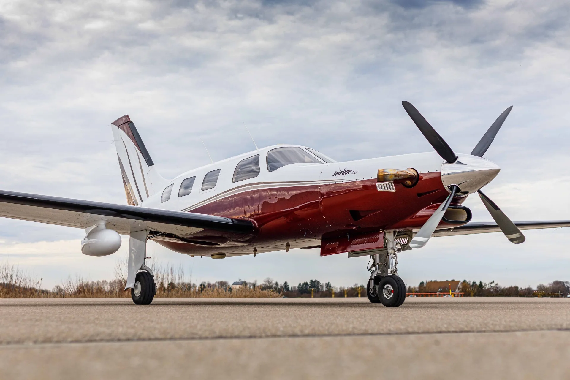 Exterior view of a 1996 Piper pa46 jetprop dlx off market.