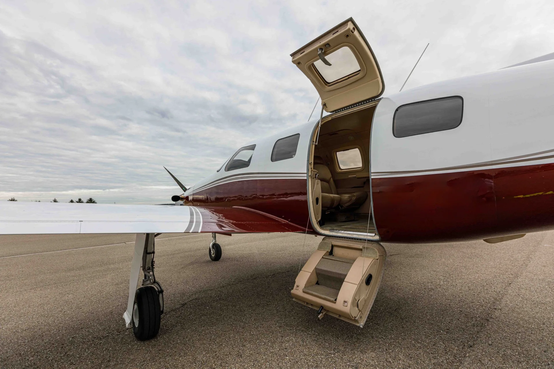 Exterior view of a 1996 Piper pa46 jetprop dlx off market.