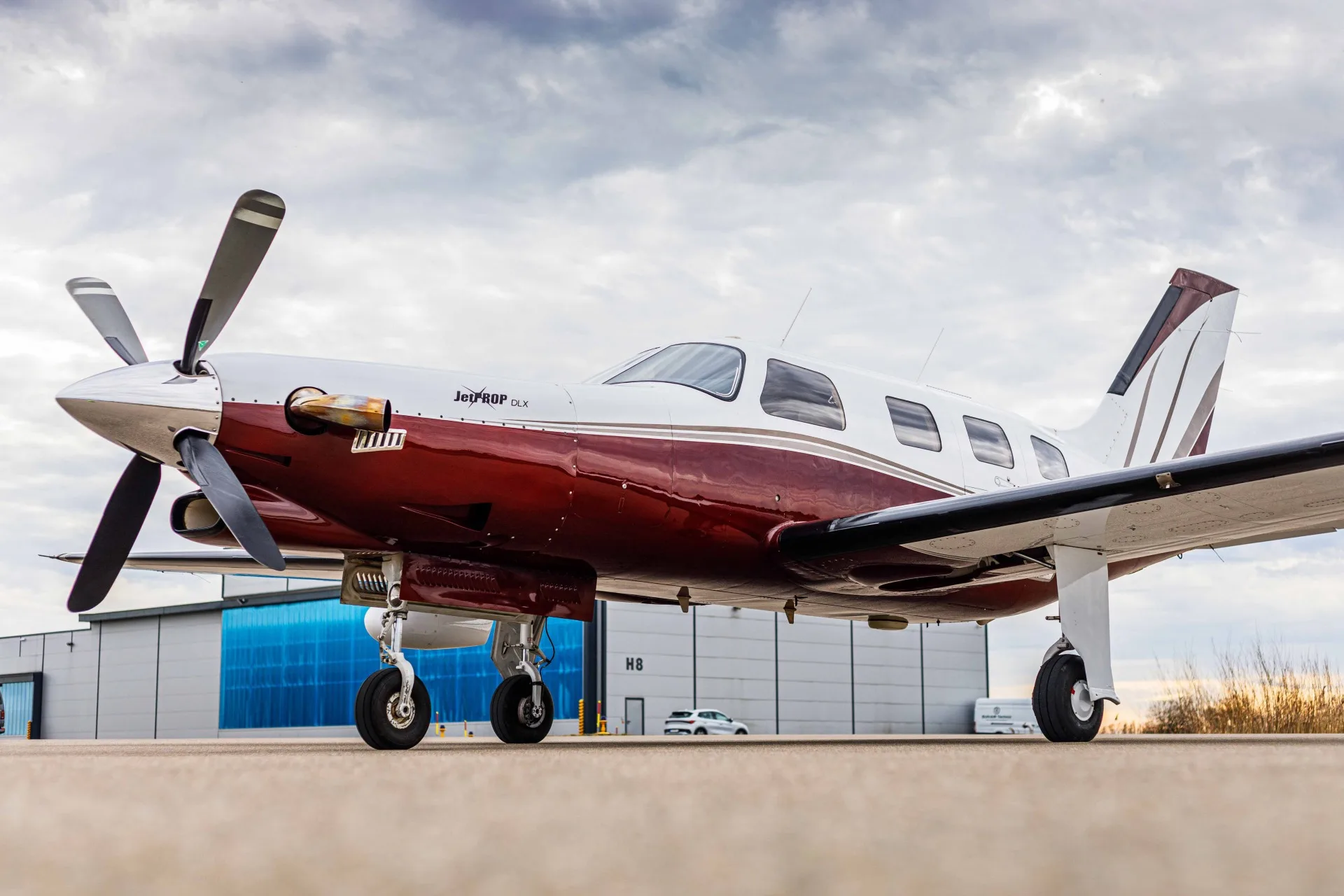 Exterior view of a 1996 Piper pa46 jetprop dlx off market.