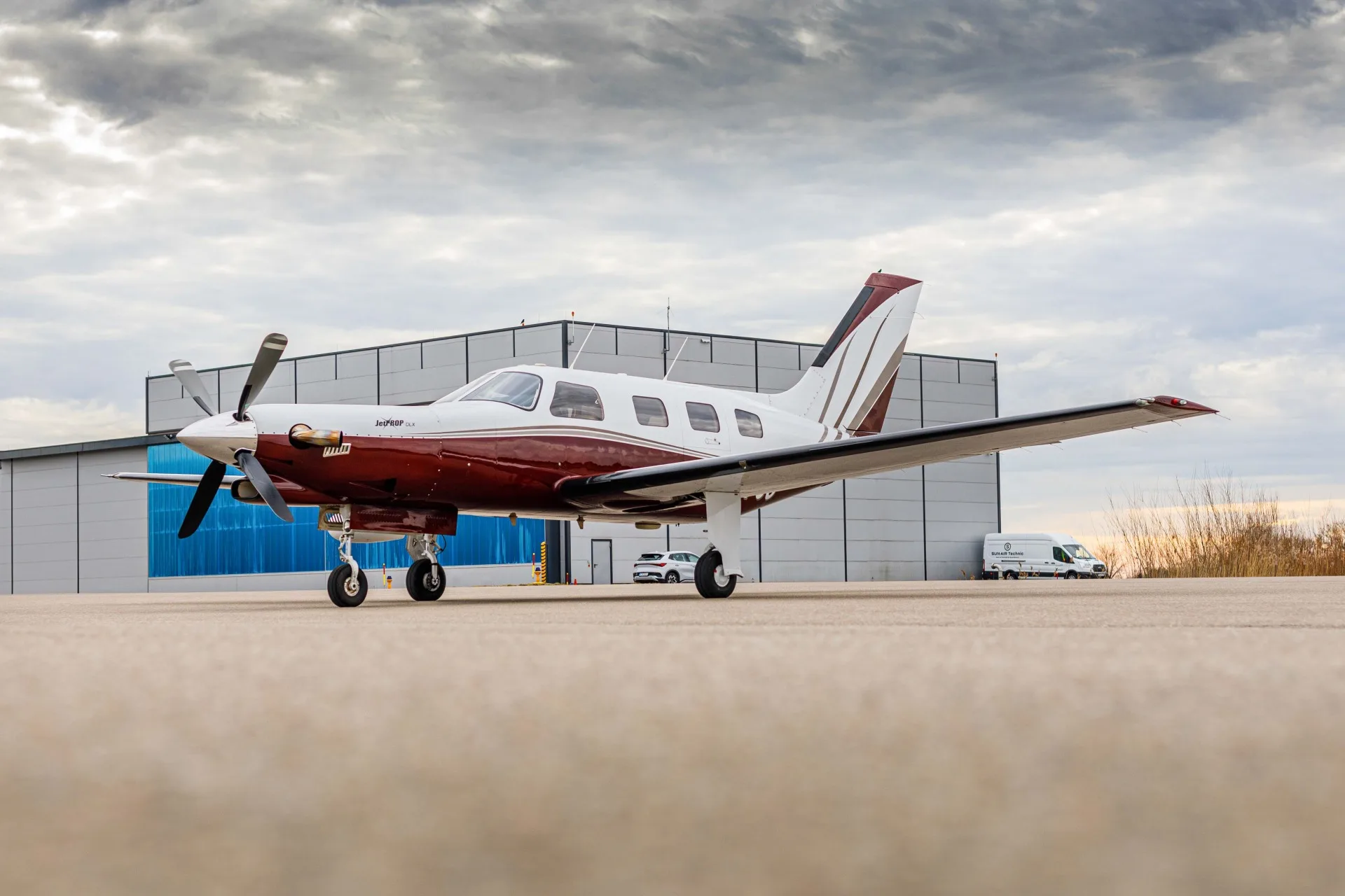 Exterior view of a 1996 Piper pa46 jetprop dlx off market.