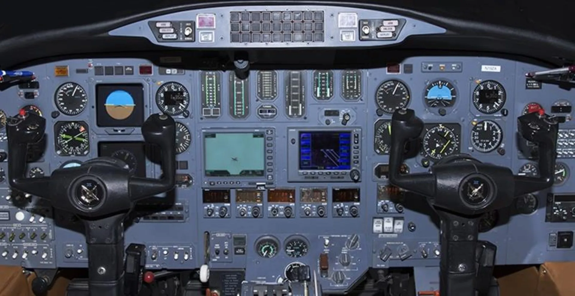 Cockpit and instrument panel of a 1986 Cessna Citation S/II.