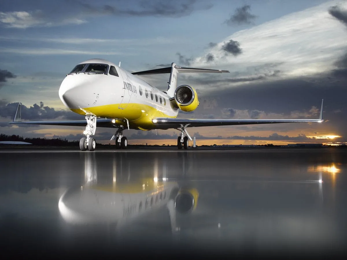 Exterior view of a 1988 Gulfstream, N555KE.