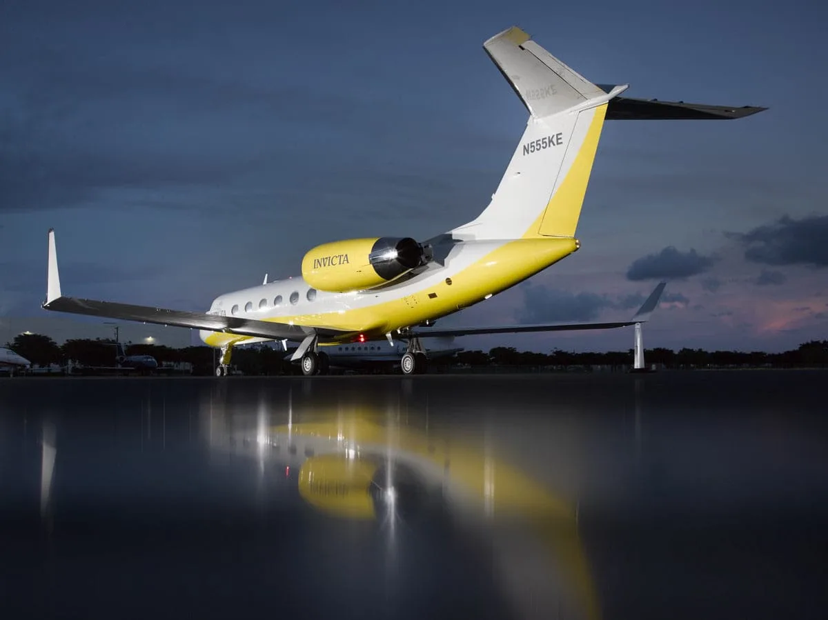 Exterior view of a 1988 Gulfstream, N555KE.