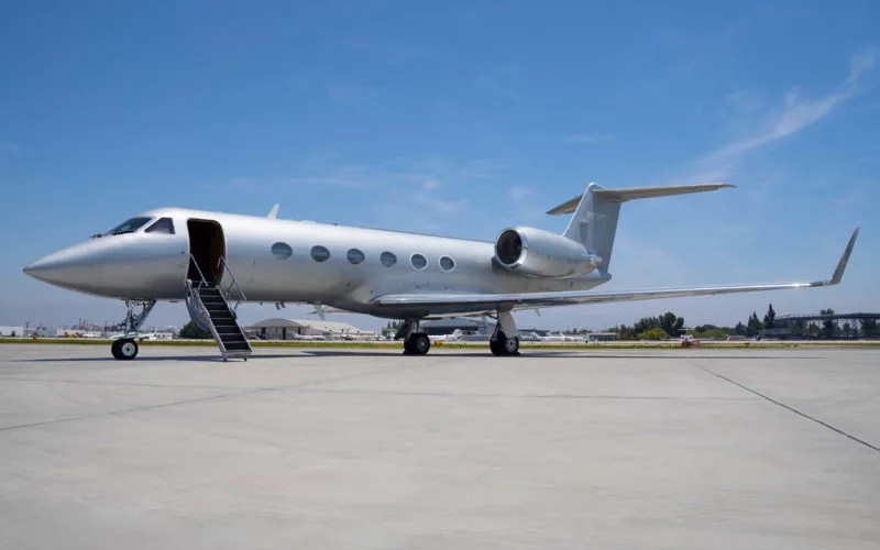 Exterior view of a 1993 Gulfstream, N178PT.