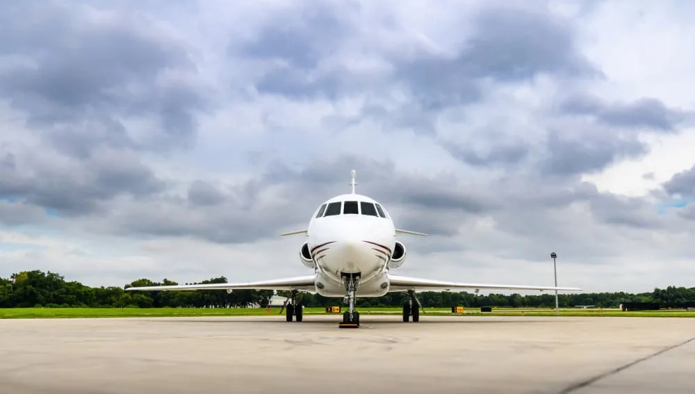 Exterior view of a 1996 Dassault Falcon 900.
