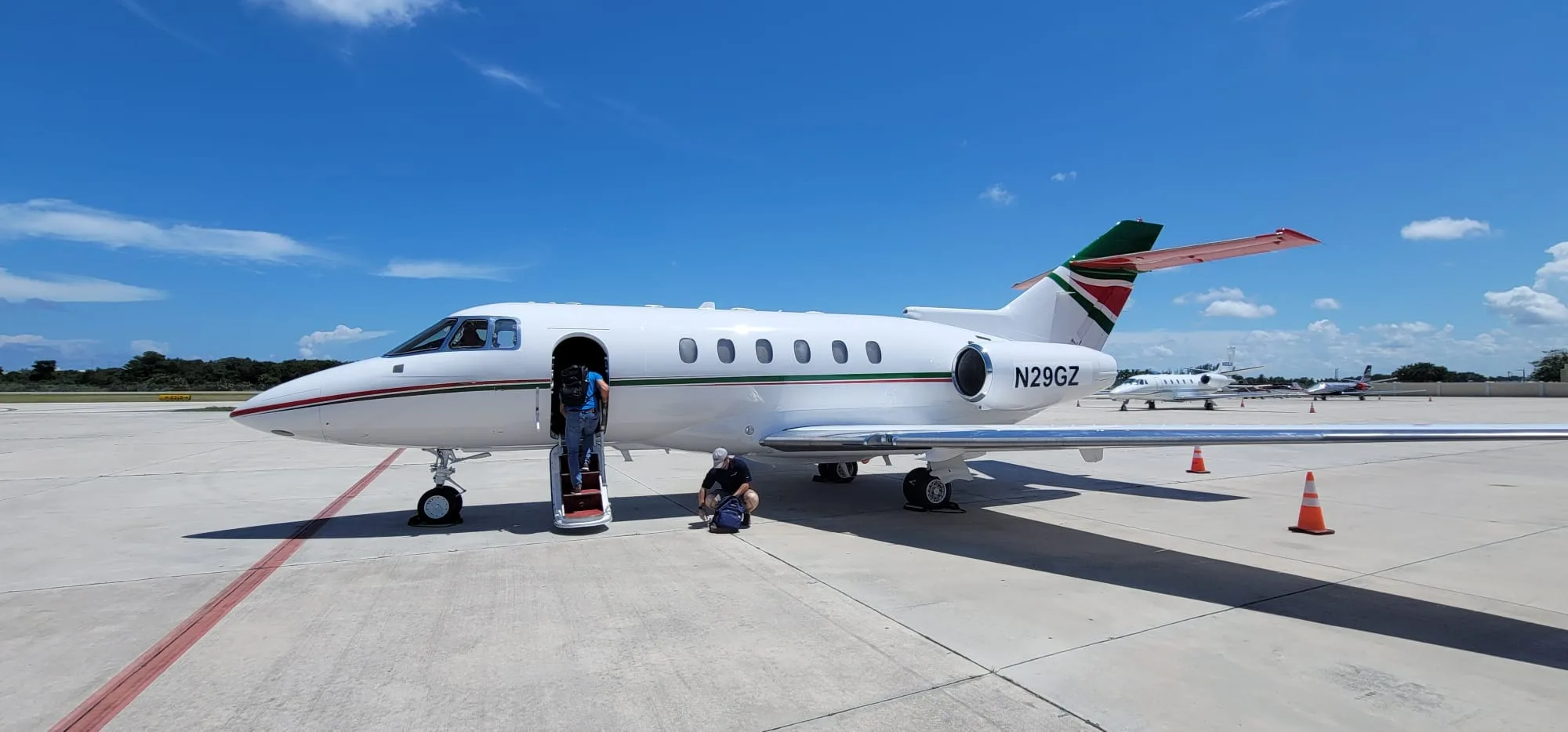 Exterior view of a 1997 Hawker 800XP, N29GZ.