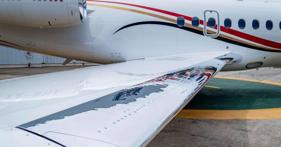 Exterior view of a 1999 Dassault Falcon 2000.