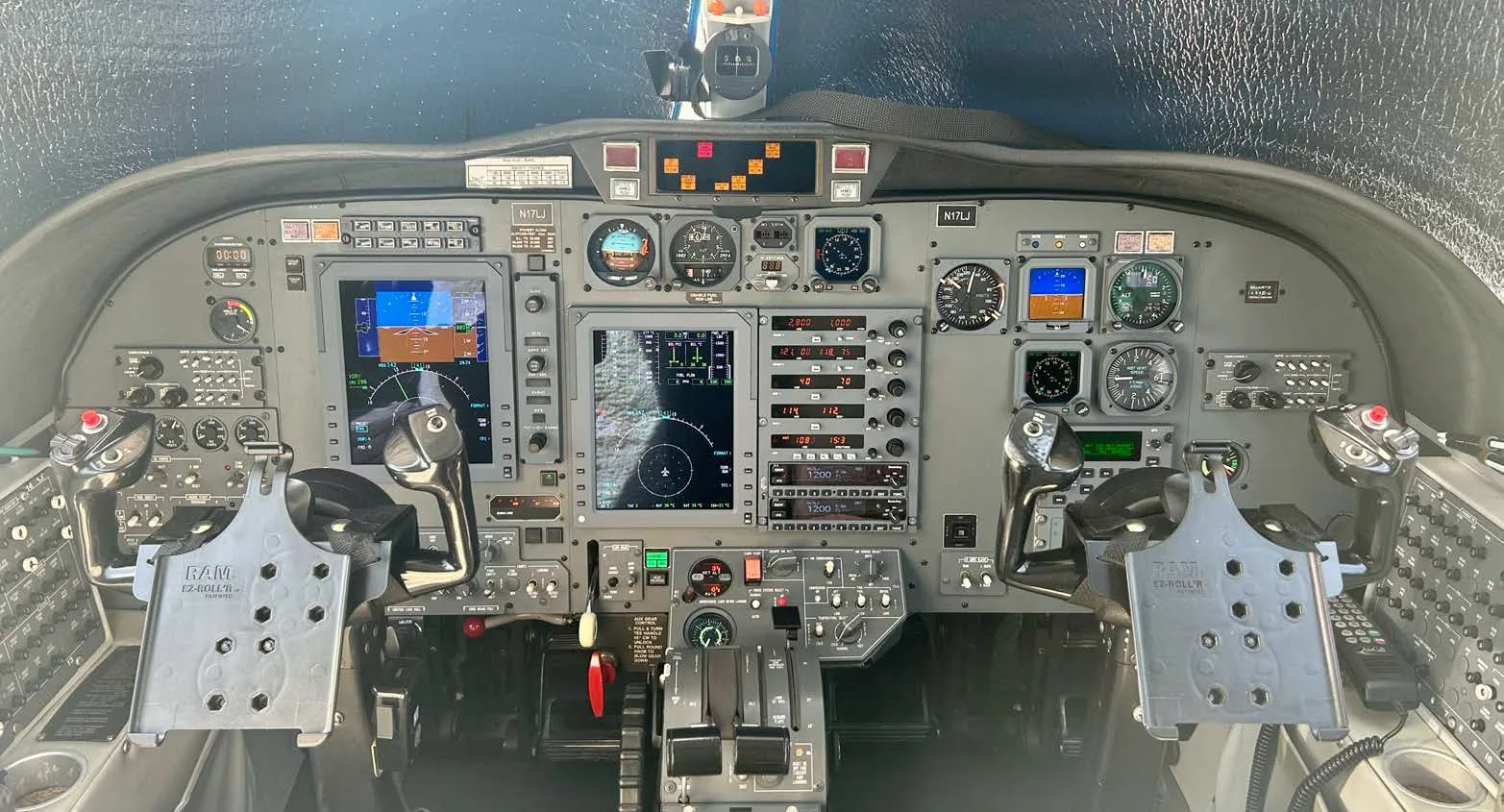Cockpit and instrument panel of a 2000 Cessna Citation CJ1.