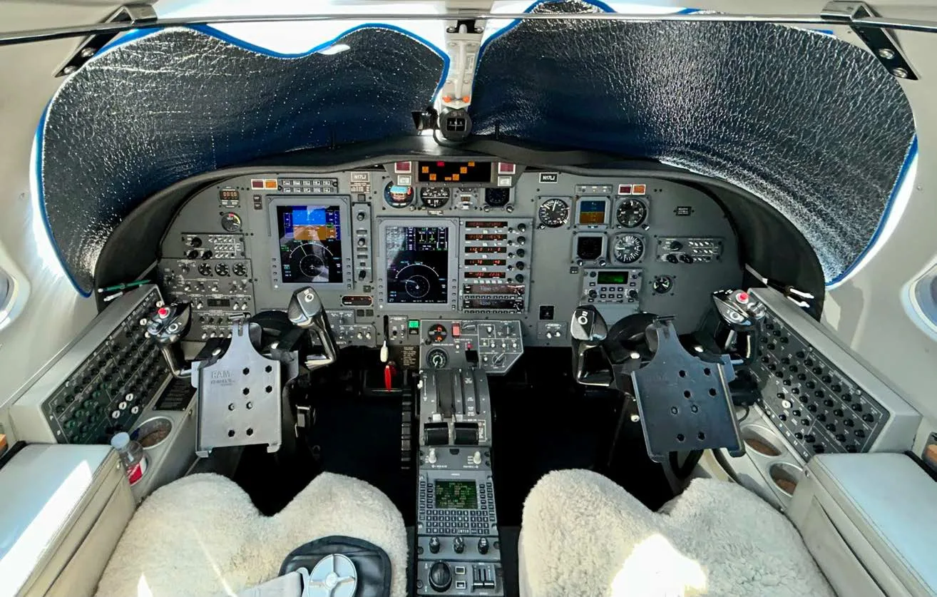 Cockpit and instrument panel of a 2000 Cessna Citation CJ1.