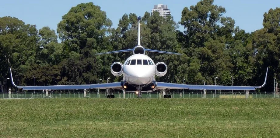 Exterior view of a 2004 Dassault Falcon 900EX EASy.