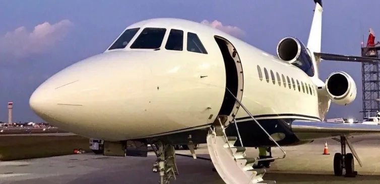 Exterior view of a 2004 Dassault Falcon 900EX EASy.