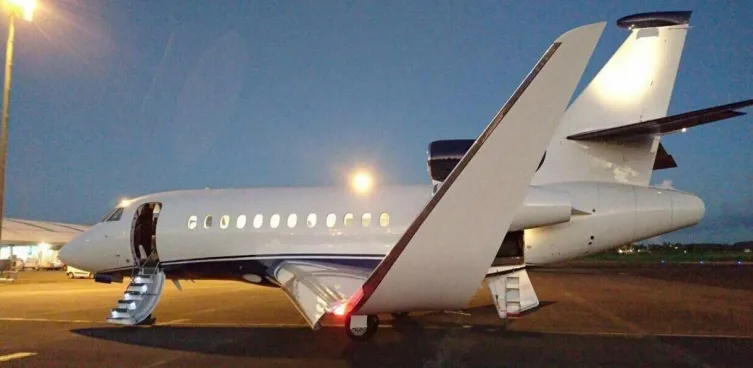 Exterior view of a 2004 Dassault Falcon 900EX EASy.
