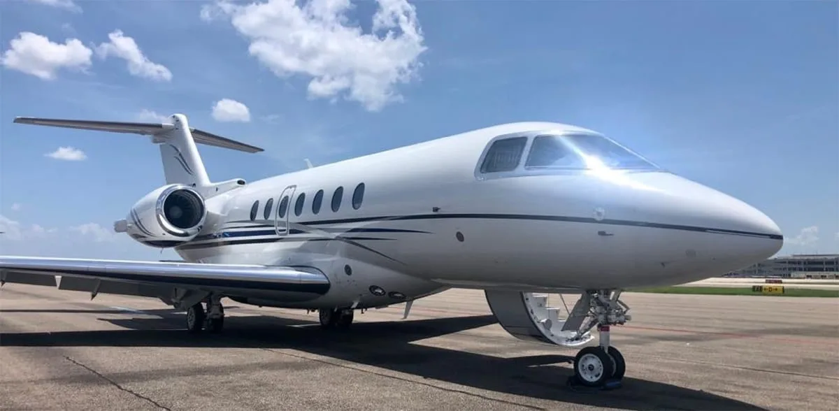 Exterior view of a 2009 Hawker 4000, N400VG.