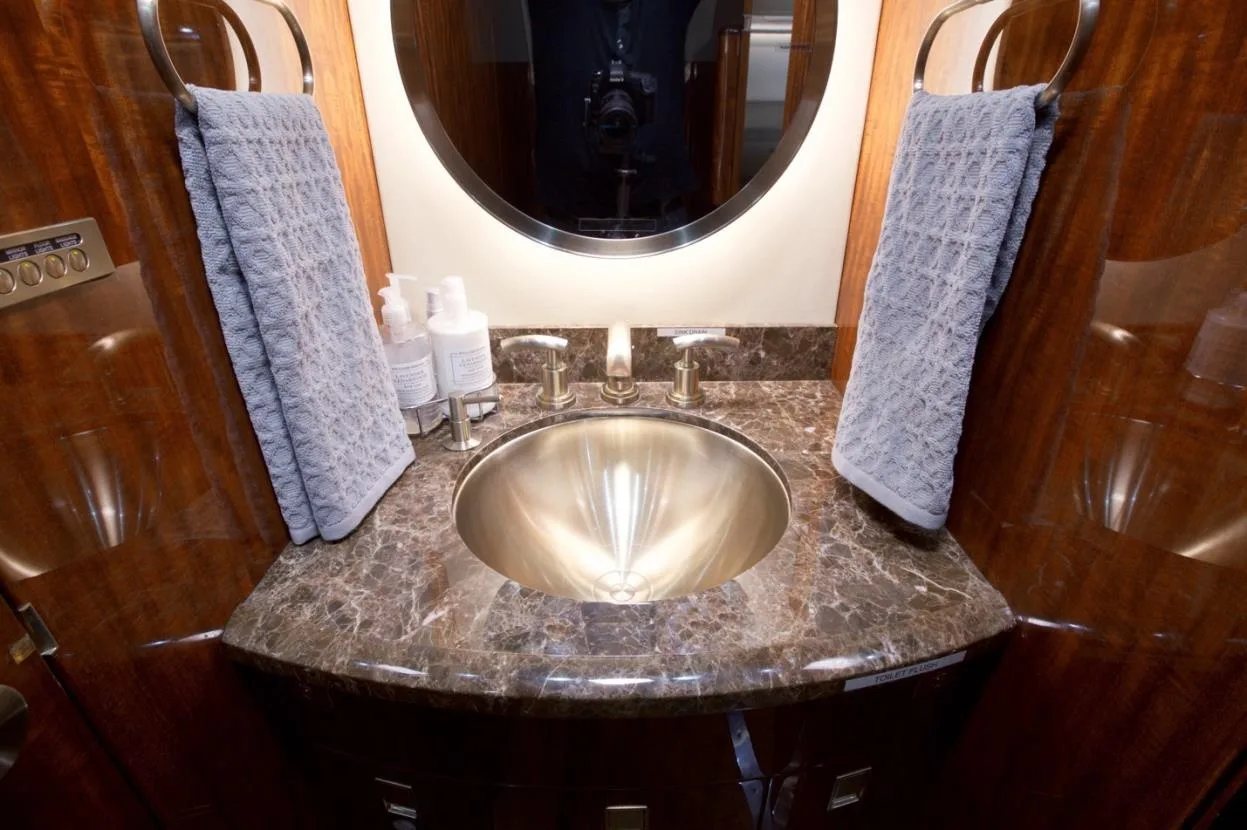 2011 Bombardier Challenger 605