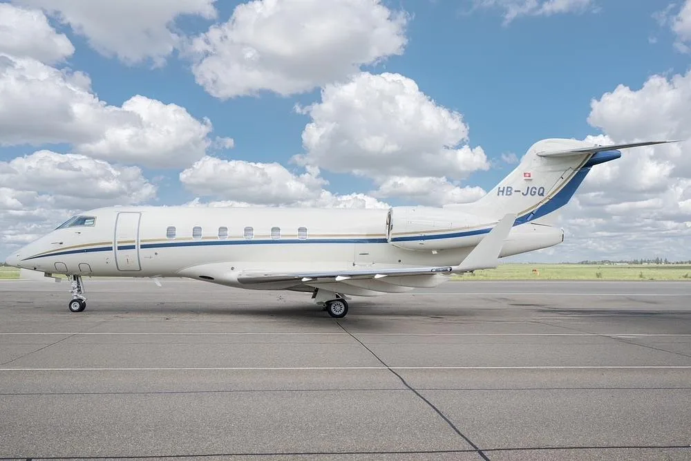 Exterior view of a 2008 Bombardier Challenger 300, HB-JGQ.