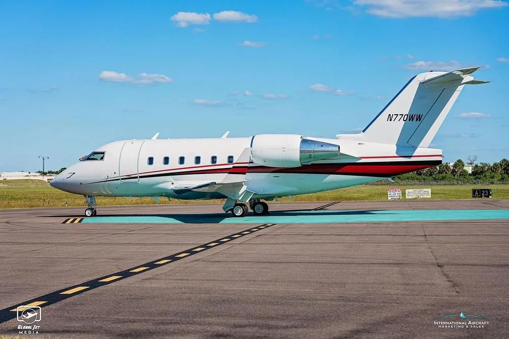 Exterior view of a 1995 Bombardier Challenger 601, N770WW.