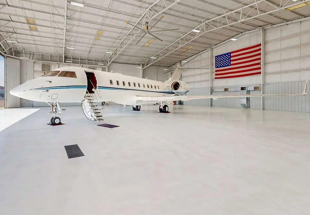 Exterior view of a 2013 Bombardier Global 5000, N50VC.