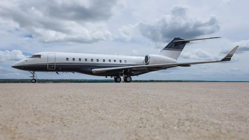 Exterior view of a 2007 Bombardier Global 5000, N74DH.