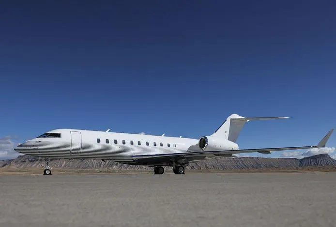 Exterior view of a 2007 Bombardier Global 5000.