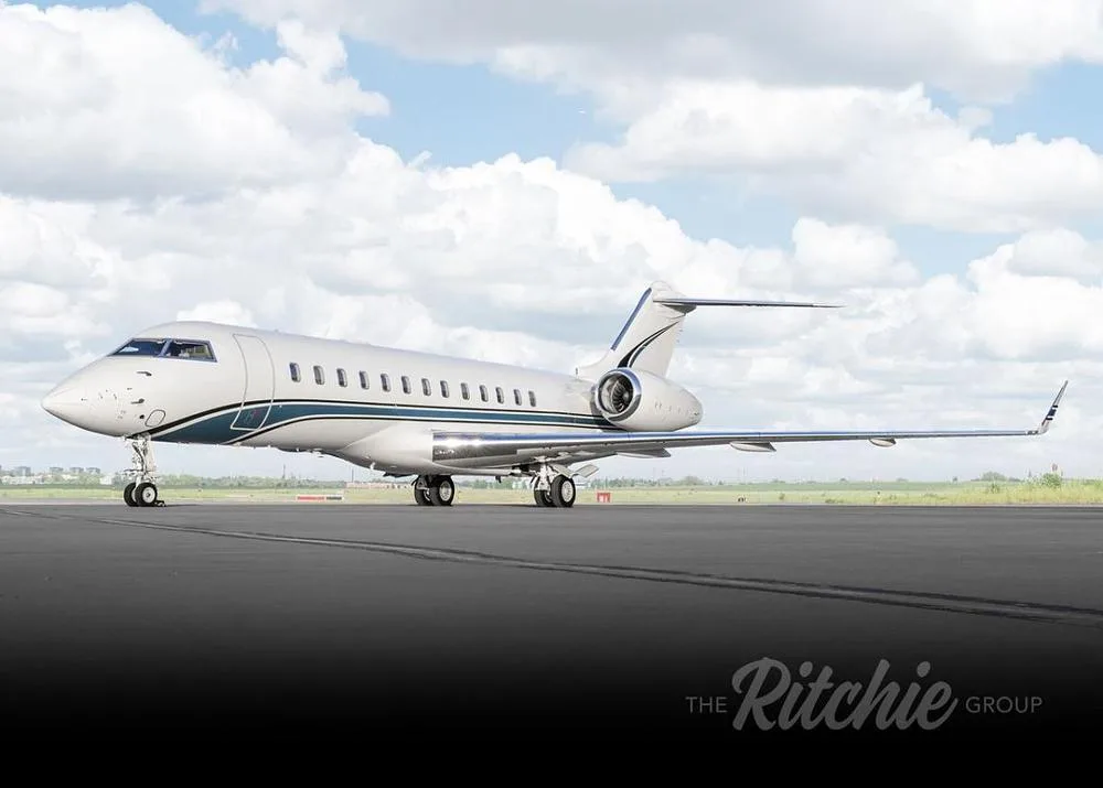 Exterior view of a 2000 Bombardier Global Express, T7-CLG.