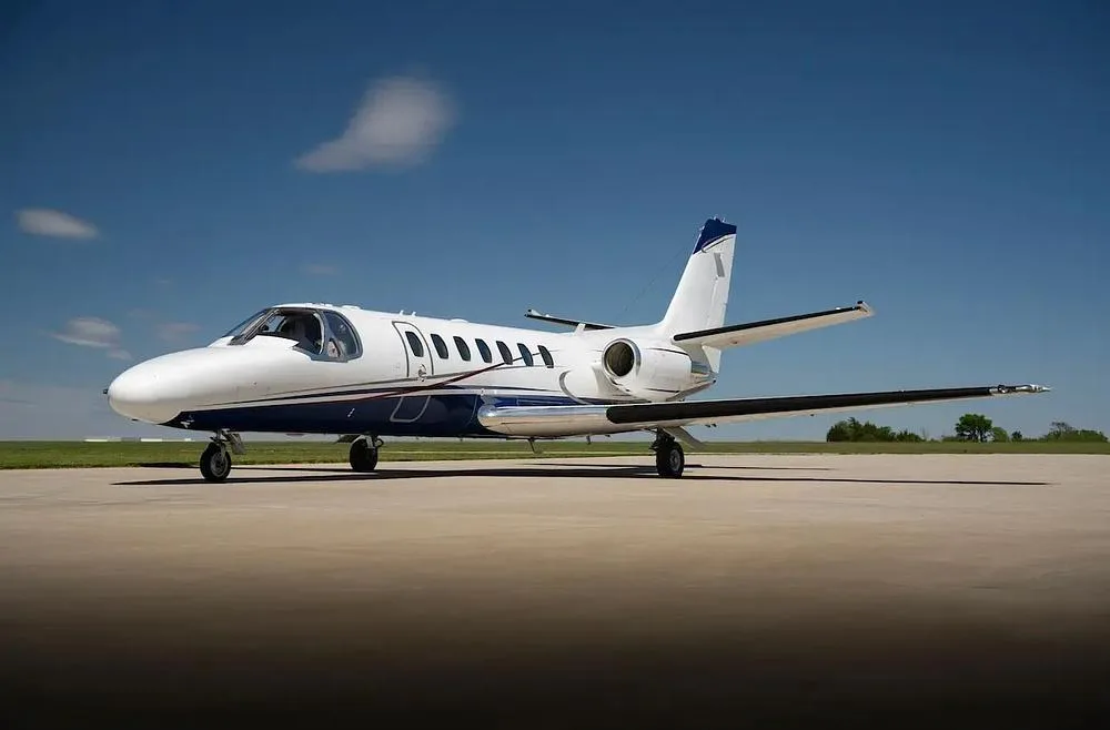 Exterior view of a 1999 Cessna Citation Ultra, N998GB.