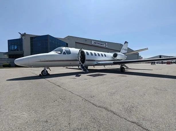 Exterior view of a 1998 Cessna Citation V Ultra, C-GKZB.