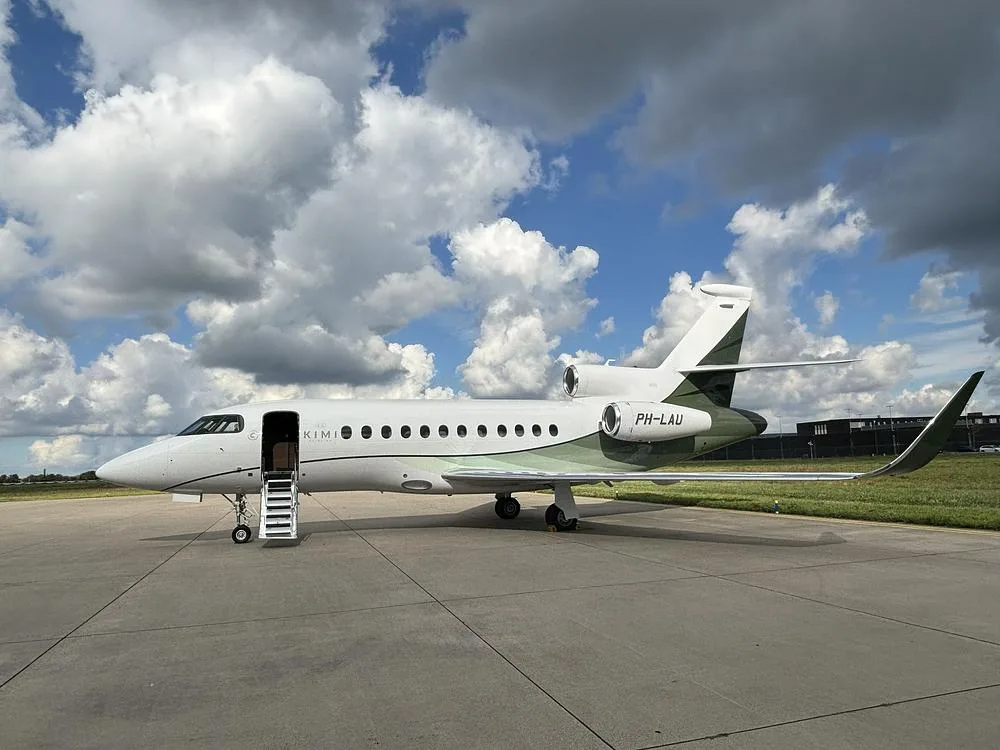 Exterior view of a 2000 Dassault Falcon 900EX, PH-LAU.