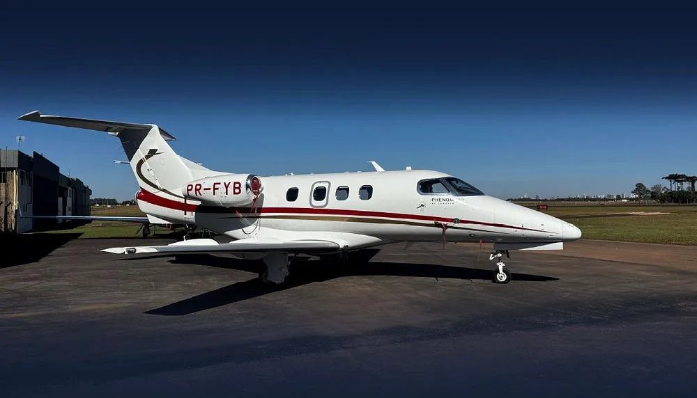 Exterior view of a 2013 Embraer Phenom 100, PR-FYB.