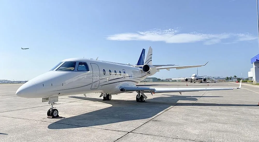 Exterior view of a 2016 Gulfstream, VT-PLV.