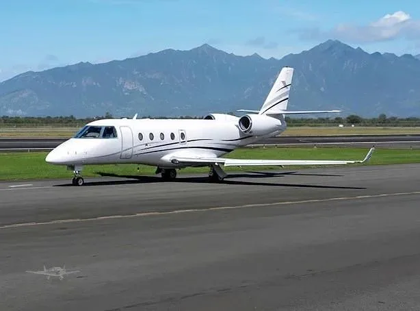 Exterior view of a 2016 Gulfstream, VT-PLV.
