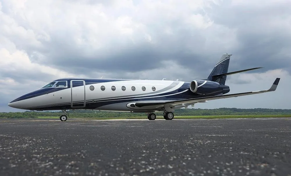 Exterior view of a 2006 Gulfstream, N765M.