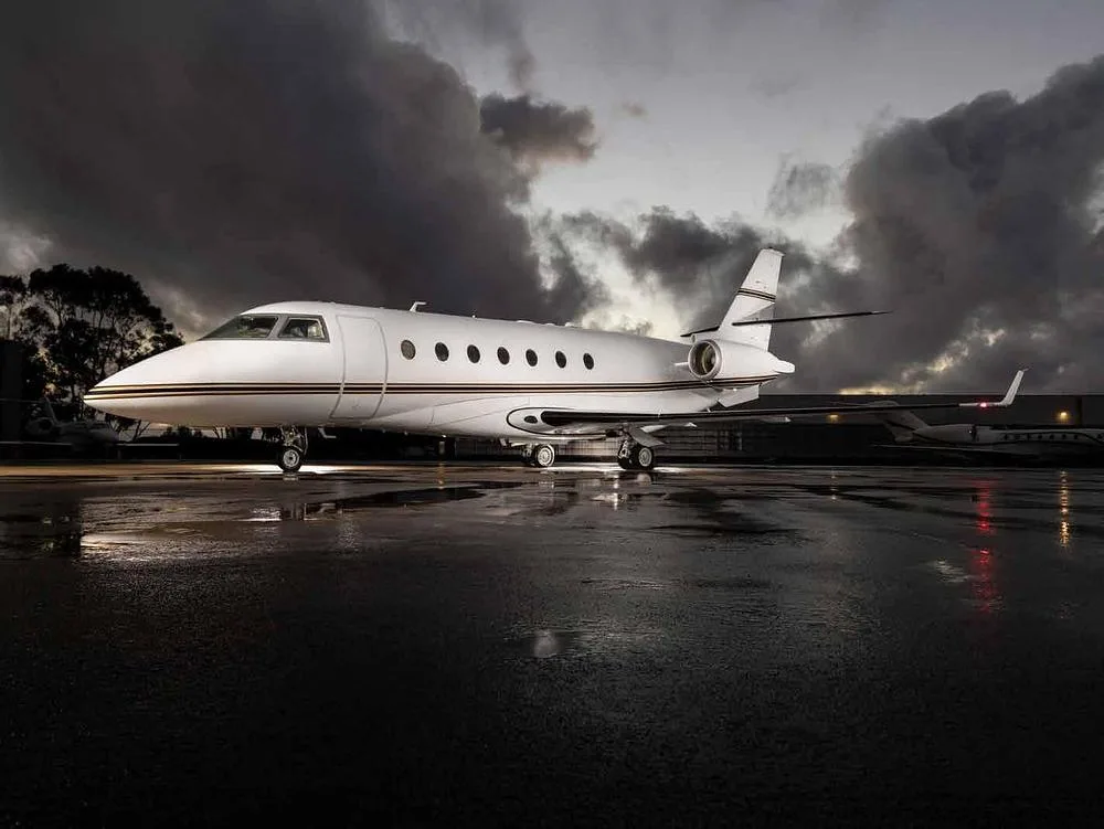 Exterior view of a 2001 Gulfstream, N330WJ.