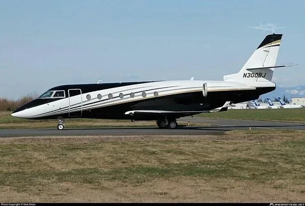 Exterior view of a 2002 Gulfstream, N300BJ.