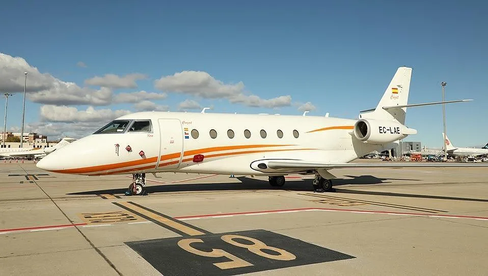 Exterior view of a 2009 Gulfstream, EC-LAE.