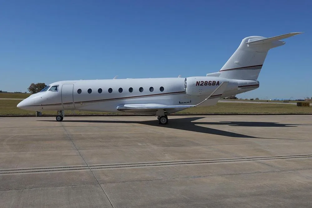 Exterior view of a 2017 Gulfstream, N286BA.