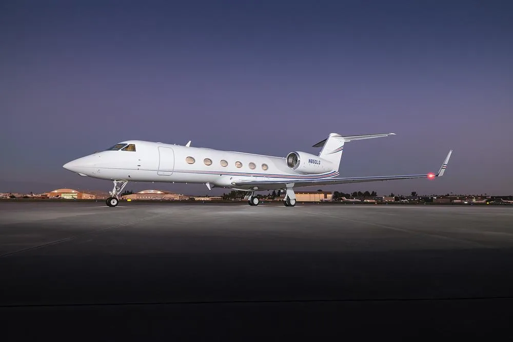 Exterior view of a 2006 Gulfstream, N850LG.
