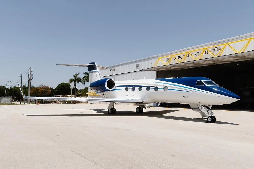 Exterior view of a 2007 Gulfstream, N2461H.
