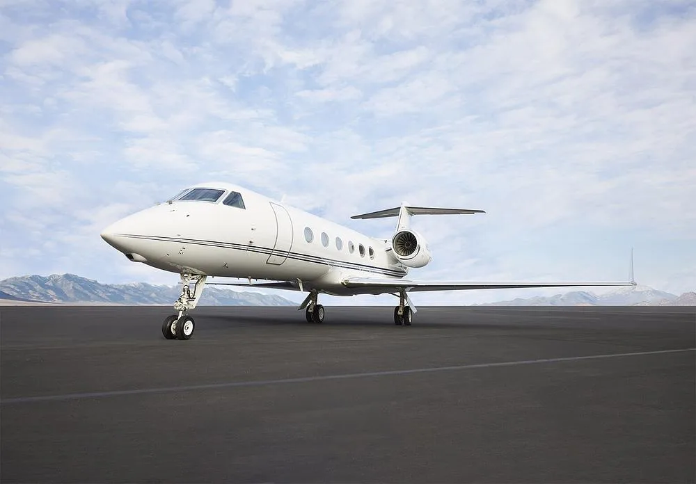Exterior view of a 2011 Gulfstream, N882DE.