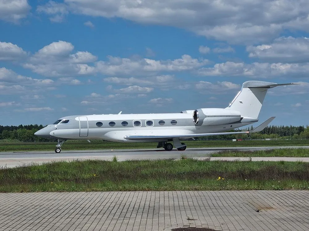 Exterior view of a 2022 Gulfstream, G-500.