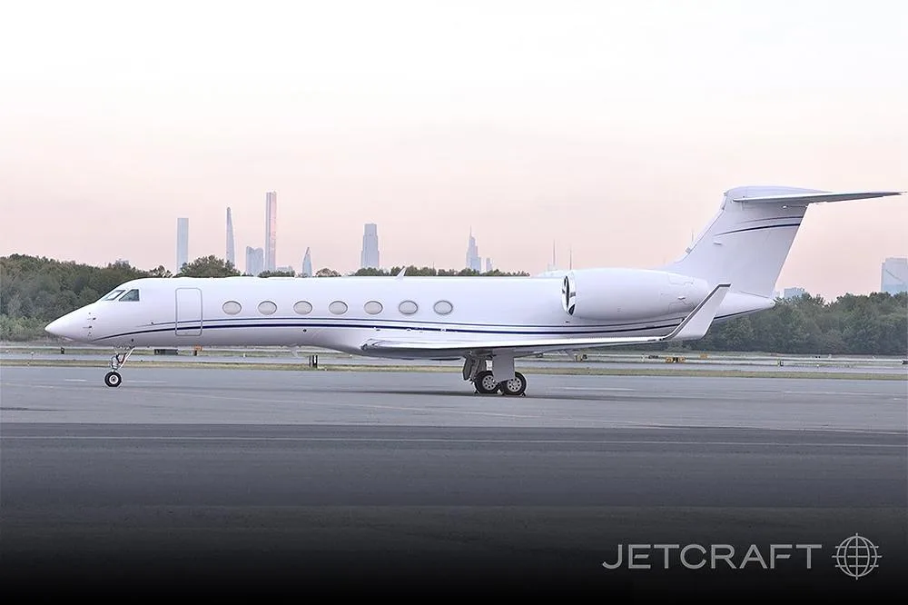 Exterior view of a 2008 Gulfstream, G-550.
