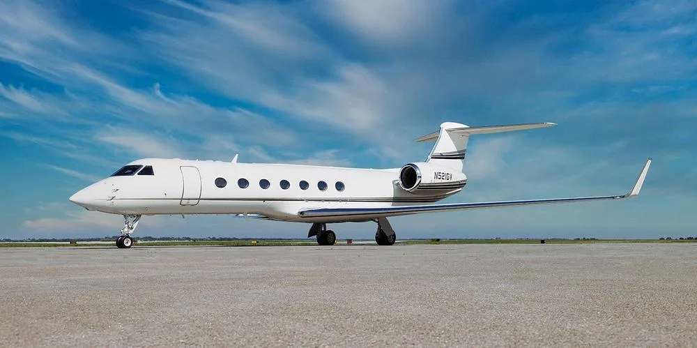 Exterior view of a 2004 Gulfstream, N521GV.