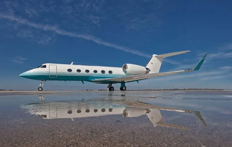 Exterior view of a 1991 Gulfstream, N218KD.