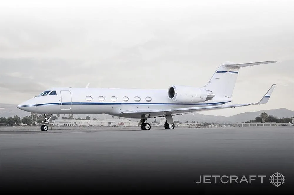 Exterior view of a 1990 Gulfstream, M-TGAU.