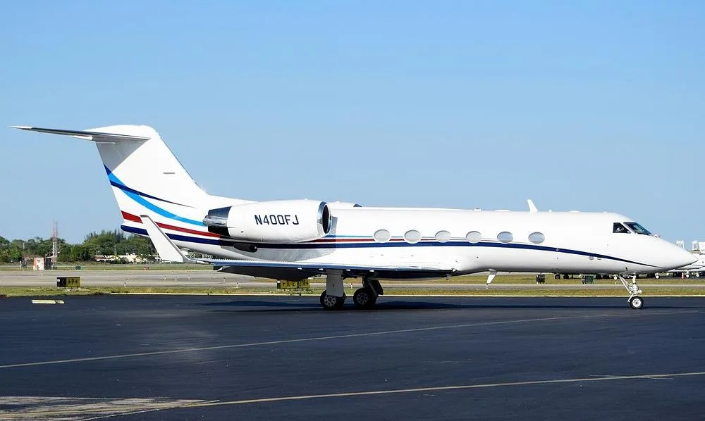 Exterior view of a 2002 Gulfstream, N400FJ.