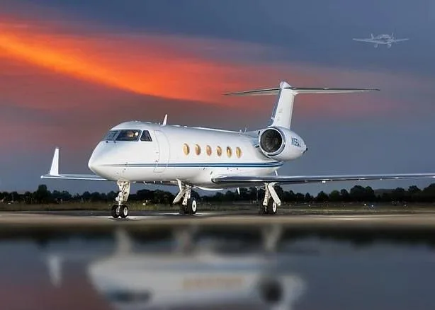 Exterior view of a 1998 Gulfstream, N156WJ.