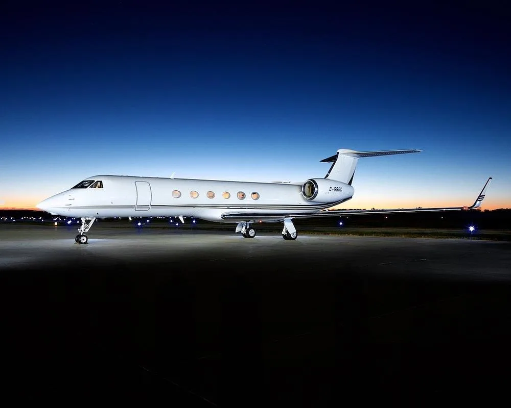 Exterior view of a 2001 Gulfstream, C-GBGC.