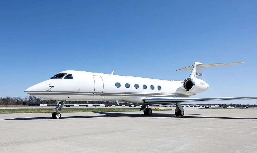 Exterior view of a 1998 Gulfstream, N767CW.