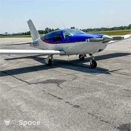 Exterior view of a 2007 Hawker 400XP.