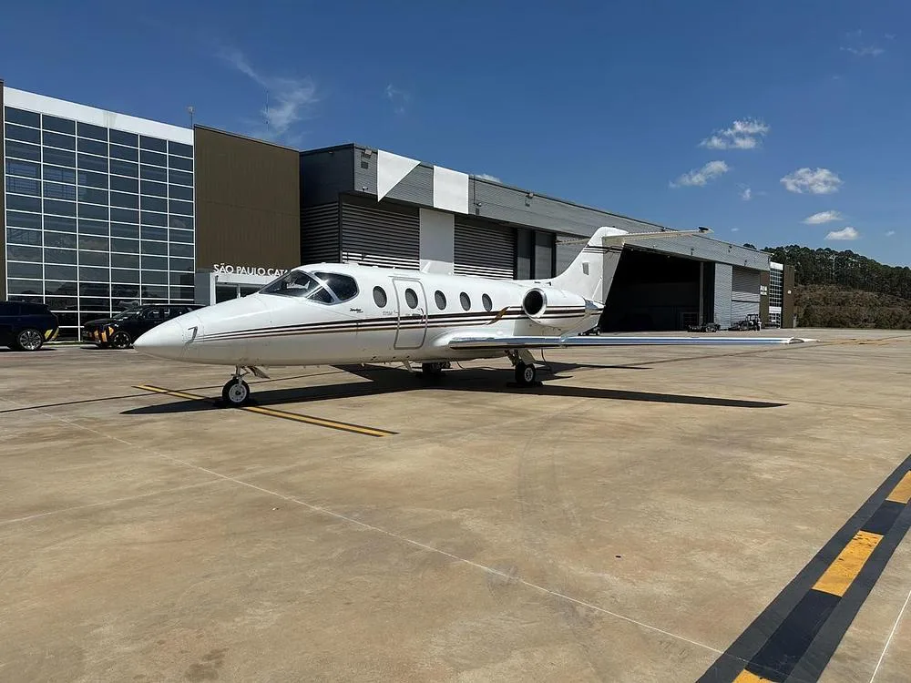 Exterior view of a 2006 Hawker 400XP, RK-493.